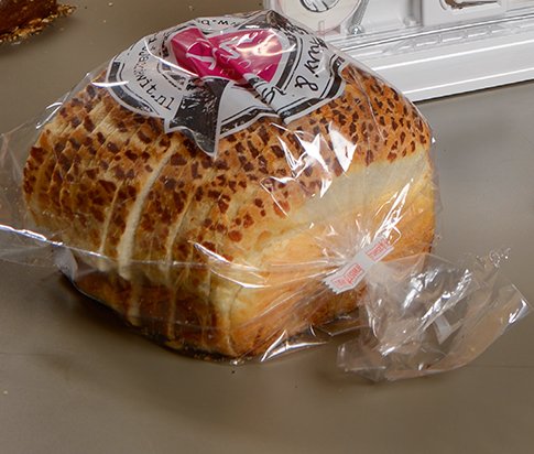 Close-up of a bread bag closed with a printed Innoseal closure